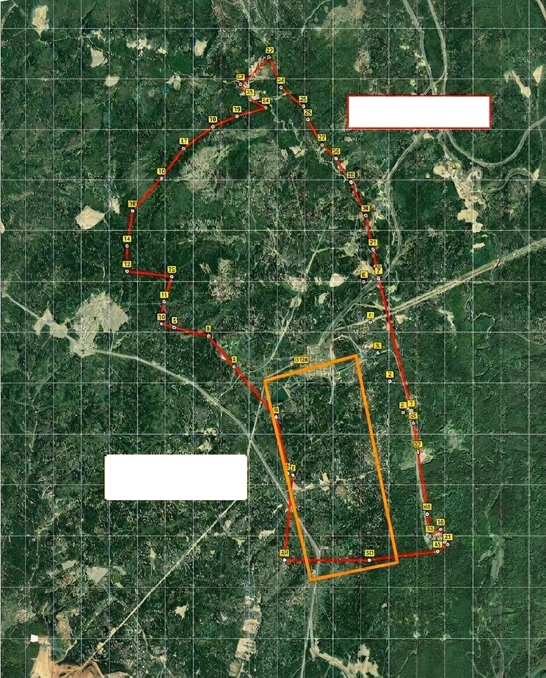 Mina de carbón Anzherskaya-Yuzhnaya (26,8 km² / 10,3 mi²) y, en naranja, la sección sur objeto del estudio (7,1 km² / 2,7 mi²).